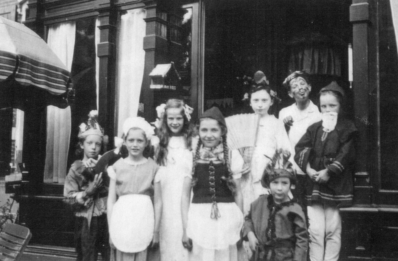 Leny and Hans Cohen at the Montessori school party, 1941